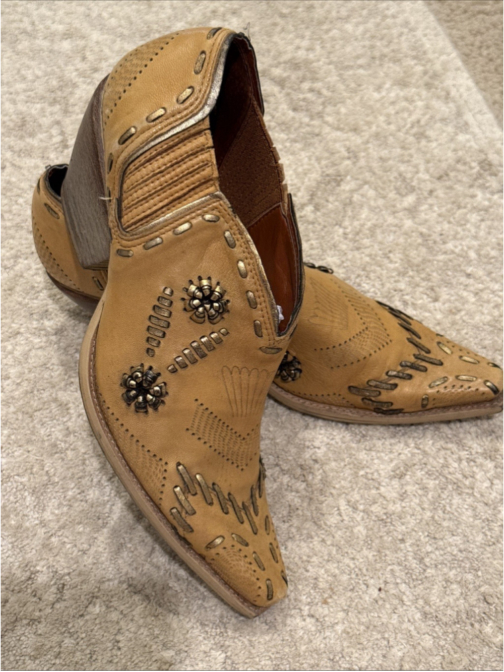 BCB Girls Tan Bronze Western Distressed Pointy Toe Low Heel Ankle Boots US 6.5